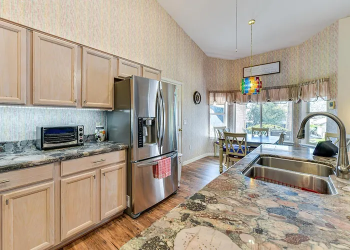 Holiday home 2 Mi To Dtwn! Family W/ Game In *