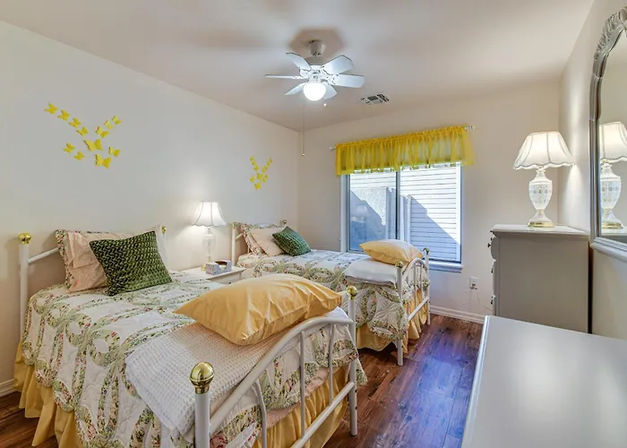 Holiday home 2 Mi To Dtwn! Family W/ Game In Chandler